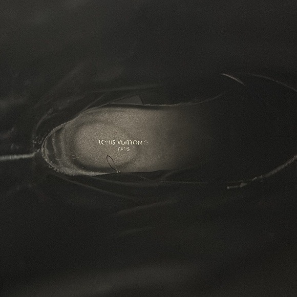 Louis Vuitton Rubber Calfskin Territory Flat Boots in Black - Picture 6 of 8
